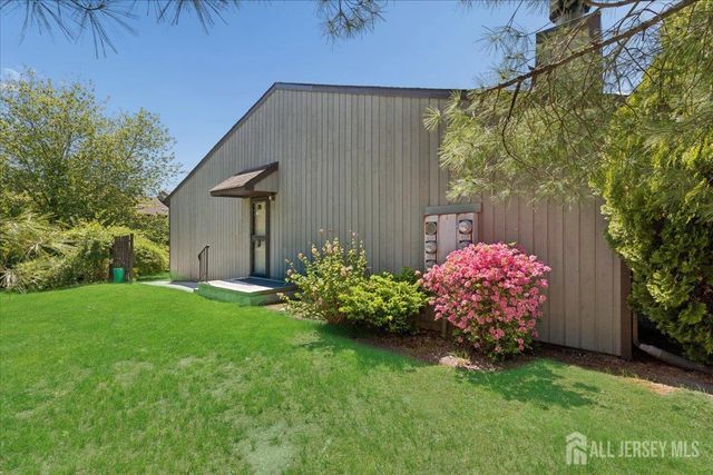 107 Bowne Court, Old Bridge, NJ 07747