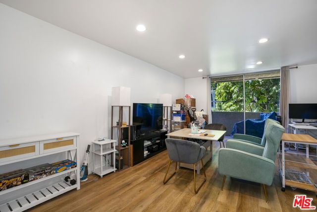 11645 Montana Avenue 222, Los Angeles, CA 90049