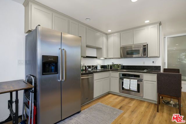 11645 Montana Avenue 222, Los Angeles, CA 90049