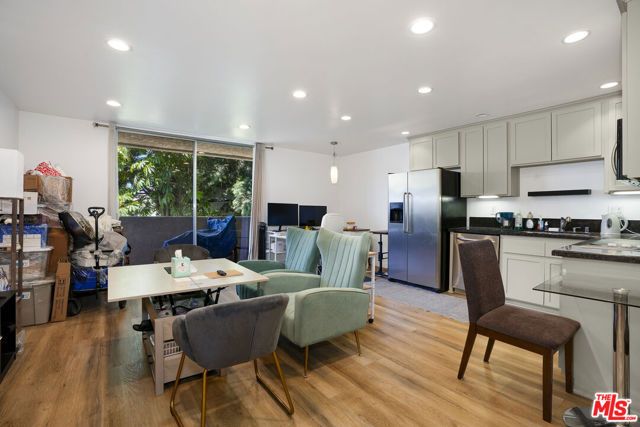 11645 Montana Avenue 222, Los Angeles, CA 90049