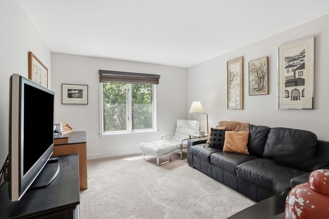 7 Wainwright Road 47, Winchester, MA 01890