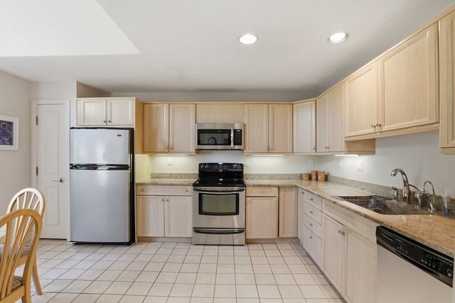 7 Wainwright Road 47, Winchester, MA 01890