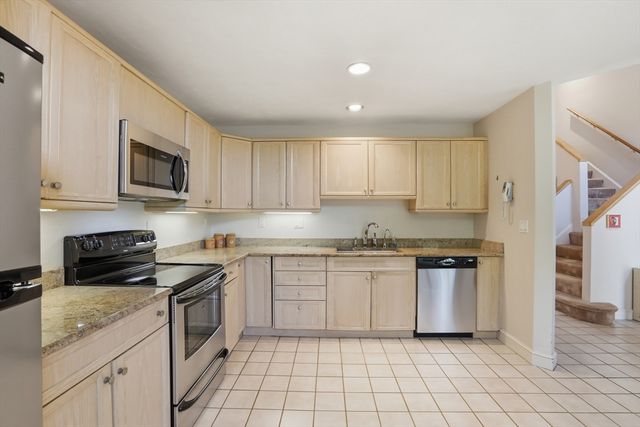7 Wainwright Road 47, Winchester, MA 01890