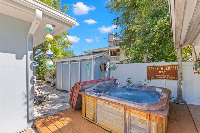 121 CARLYLE DRIVE, Palm Harbor, FL 34683