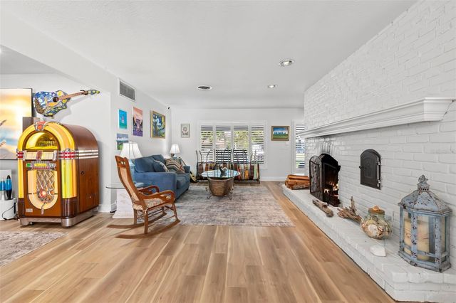 121 CARLYLE DRIVE, Palm Harbor, FL 34683