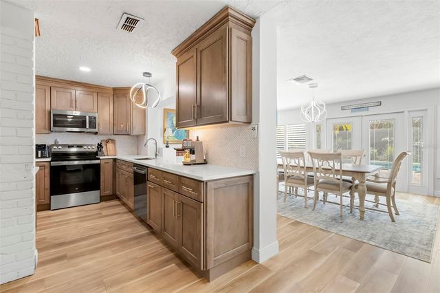 121 CARLYLE DRIVE, Palm Harbor, FL 34683