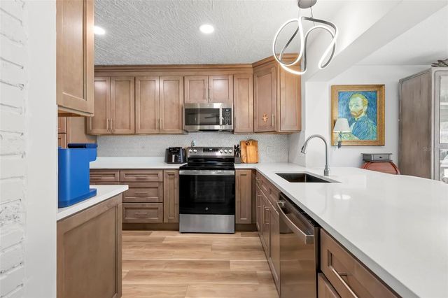 121 CARLYLE DRIVE, Palm Harbor, FL 34683