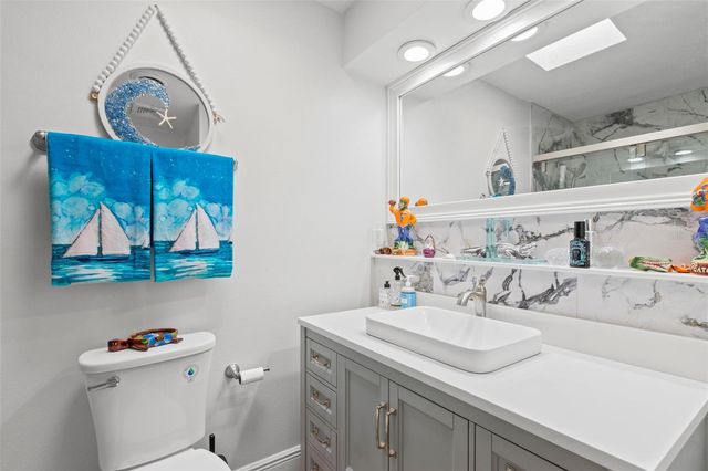 121 CARLYLE DRIVE, Palm Harbor, FL 34683