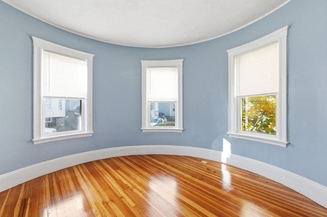 20 Leslie St. 3, Boston, MA 02122