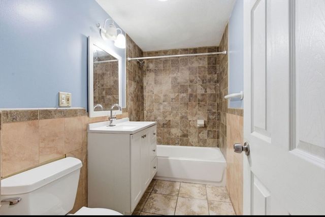 20 Leslie St. 3, Boston, MA 02122