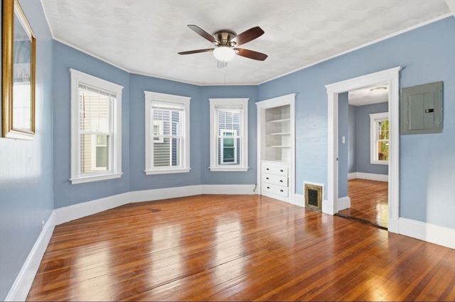 20 Leslie St. 3, Boston, MA 02122