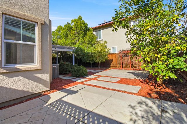 237 W Moraga St, Mountain House, CA 95391