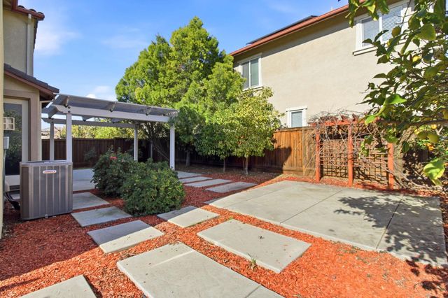 237 W Moraga St, Mountain House, CA 95391