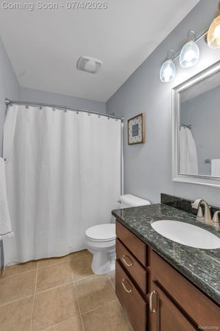 50647 Bredenbury Drive, Macomb Township, MI 48044