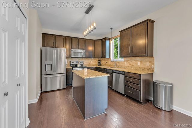 50647 Bredenbury Drive, Macomb Township, MI 48044