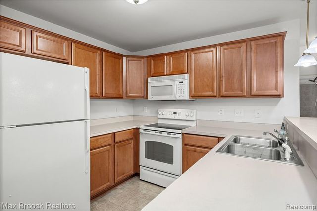 19105 Alexa Drive, Commerce Twp, MI 48390