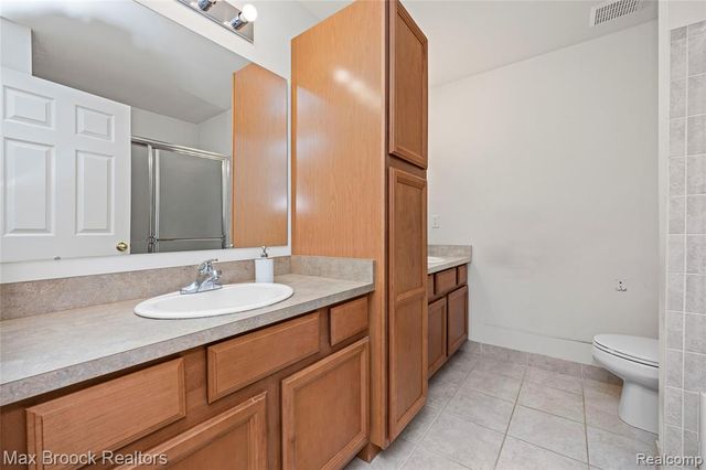 19105 Alexa Drive, Commerce Twp, MI 48390