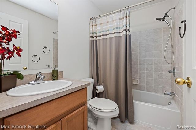 19105 Alexa Drive, Commerce Twp, MI 48390