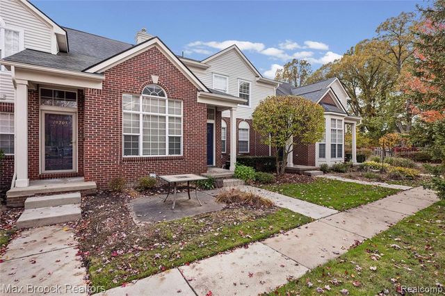 19105 Alexa Drive, Commerce Twp, MI 48390