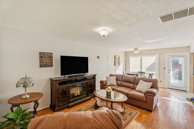 549 N Elm Street H, Jenks, OK 74037