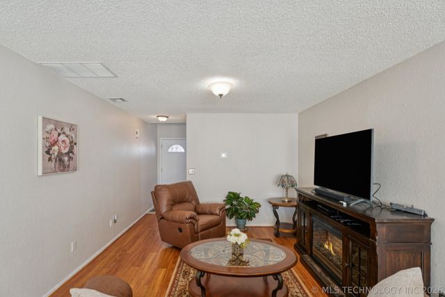 549 N Elm Street H, Jenks, OK 74037