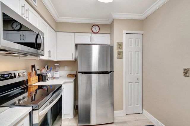 500 Scotia Drive 305, Hypoluxo, FL 33462