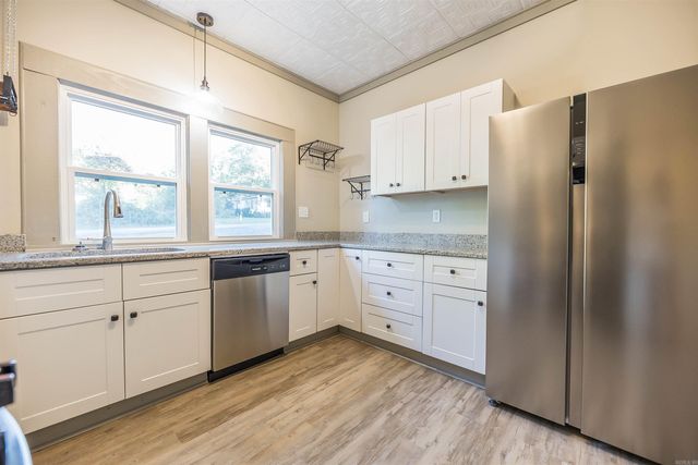 403 Fairview Rd, Camden, AR 71701