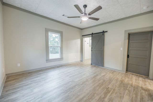 403 Fairview Rd, Camden, AR 71701