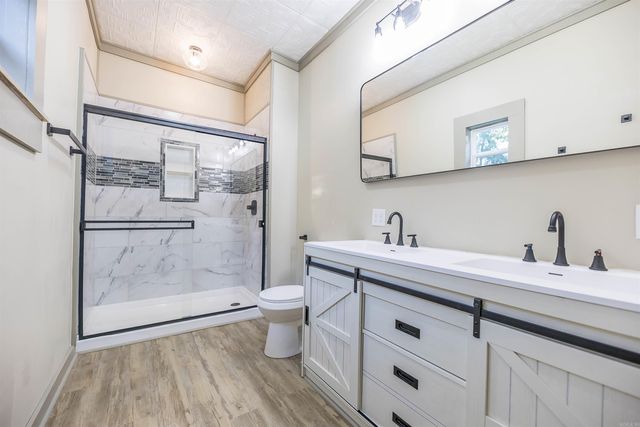 403 Fairview Rd, Camden, AR 71701