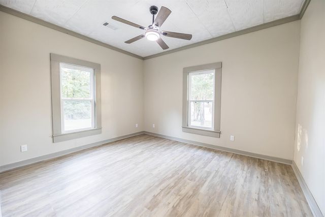 403 Fairview Rd, Camden, AR 71701