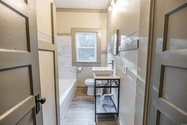 403 Fairview Rd, Camden, AR 71701