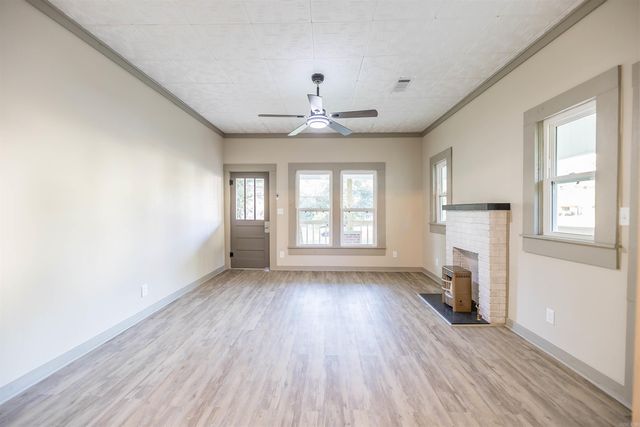 403 Fairview Rd, Camden, AR 71701