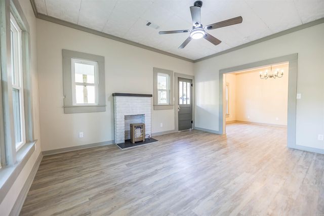 403 Fairview Rd, Camden, AR 71701