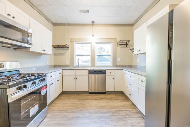 403 Fairview Rd, Camden, AR 71701