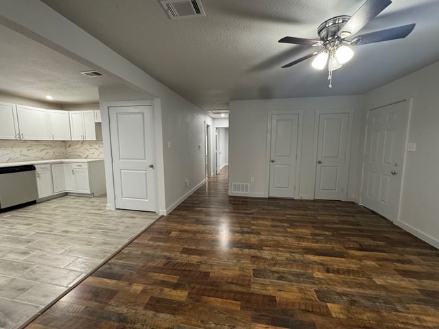 309 Hillcrest Street, Mansfield, TX 76063