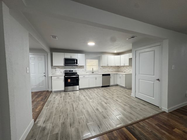 309 Hillcrest Street, Mansfield, TX 76063