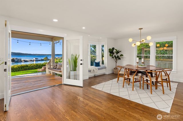 10058 NE Lafayette Avenue, Bainbridge Island, WA 98110