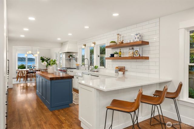 10058 NE Lafayette Avenue, Bainbridge Island, WA 98110