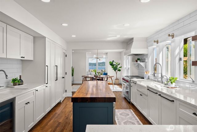 10058 NE Lafayette Avenue, Bainbridge Island, WA 98110