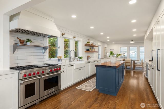 10058 NE Lafayette Avenue, Bainbridge Island, WA 98110