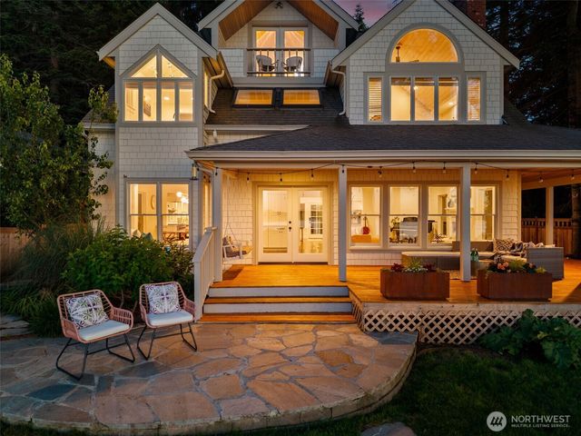 10058 NE Lafayette Avenue, Bainbridge Island, WA 98110