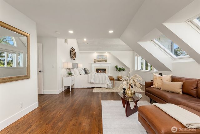 10058 NE Lafayette Avenue, Bainbridge Island, WA 98110