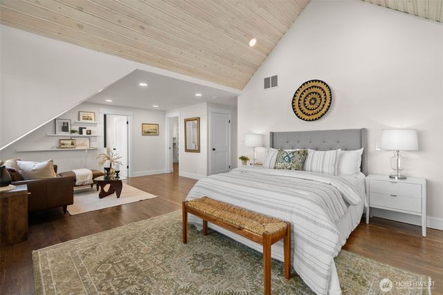 10058 NE Lafayette Avenue, Bainbridge Island, WA 98110
