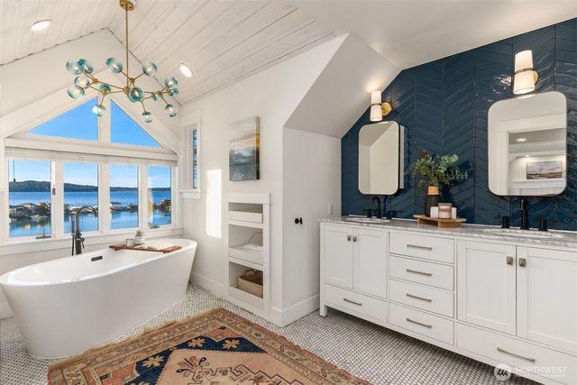 10058 NE Lafayette Avenue, Bainbridge Island, WA 98110