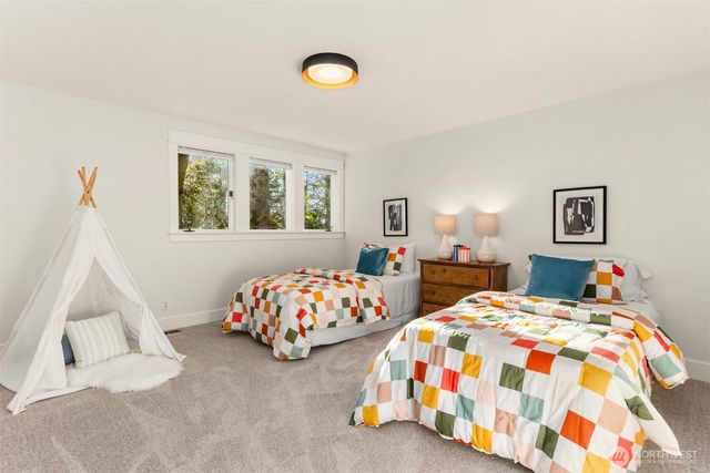 10058 NE Lafayette Avenue, Bainbridge Island, WA 98110