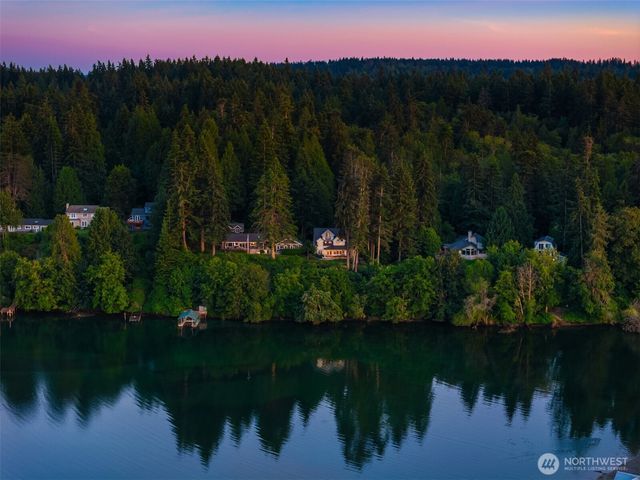 10058 NE Lafayette Avenue, Bainbridge Island, WA 98110