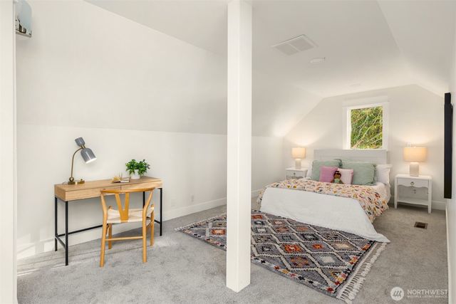 10058 NE Lafayette Avenue, Bainbridge Island, WA 98110