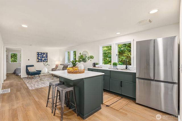 10058 NE Lafayette Avenue, Bainbridge Island, WA 98110