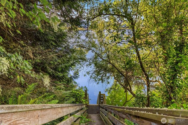10058 NE Lafayette Avenue, Bainbridge Island, WA 98110