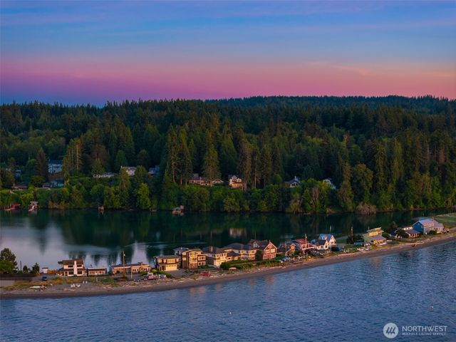 10058 NE Lafayette Avenue, Bainbridge Island, WA 98110